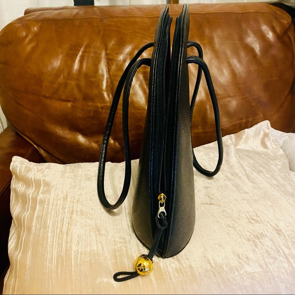 Vintage Chanel Egg Shaped bag - Picture 4 of 12